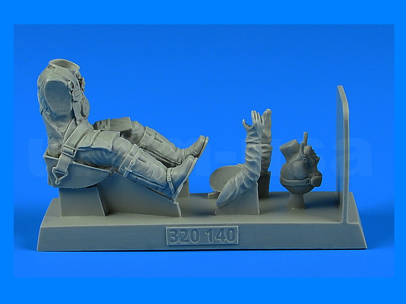 AB320140 German Luftwaffe WWII Pilot w/ seat for Bf 109G 1/32